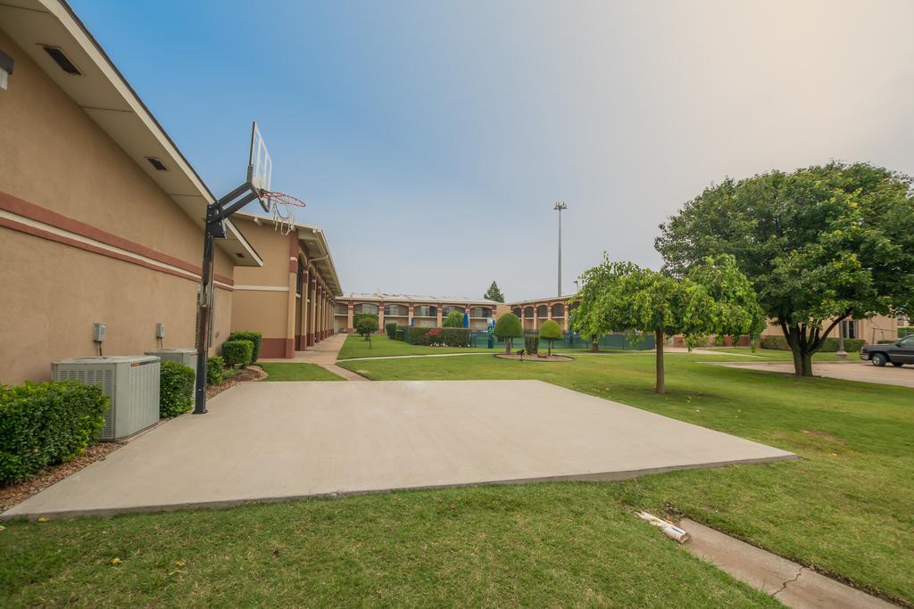 Howard Johnson By Wyndham Oklahoma City Okc Airport, Fairgrounds, I40 Exterior photo