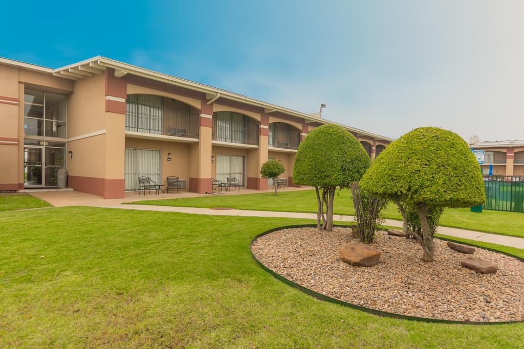 Howard Johnson By Wyndham Oklahoma City Okc Airport, Fairgrounds, I40 Exterior photo
