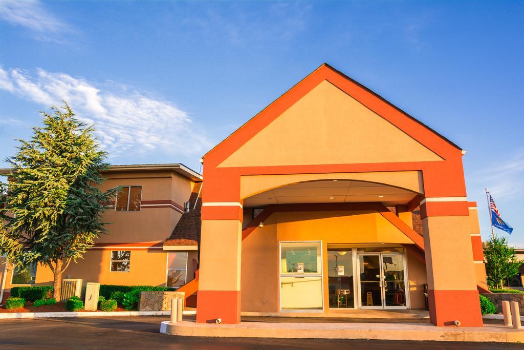 Howard Johnson By Wyndham Oklahoma City Okc Airport, Fairgrounds, I40 Exterior photo