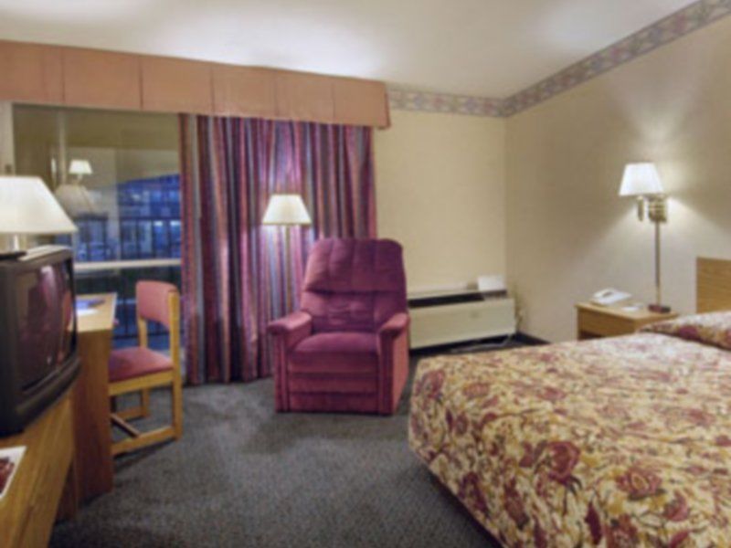 Howard Johnson By Wyndham Oklahoma City Okc Airport, Fairgrounds, I40 Exterior photo